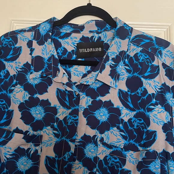 Unisex button up. - Picture 2 of 5